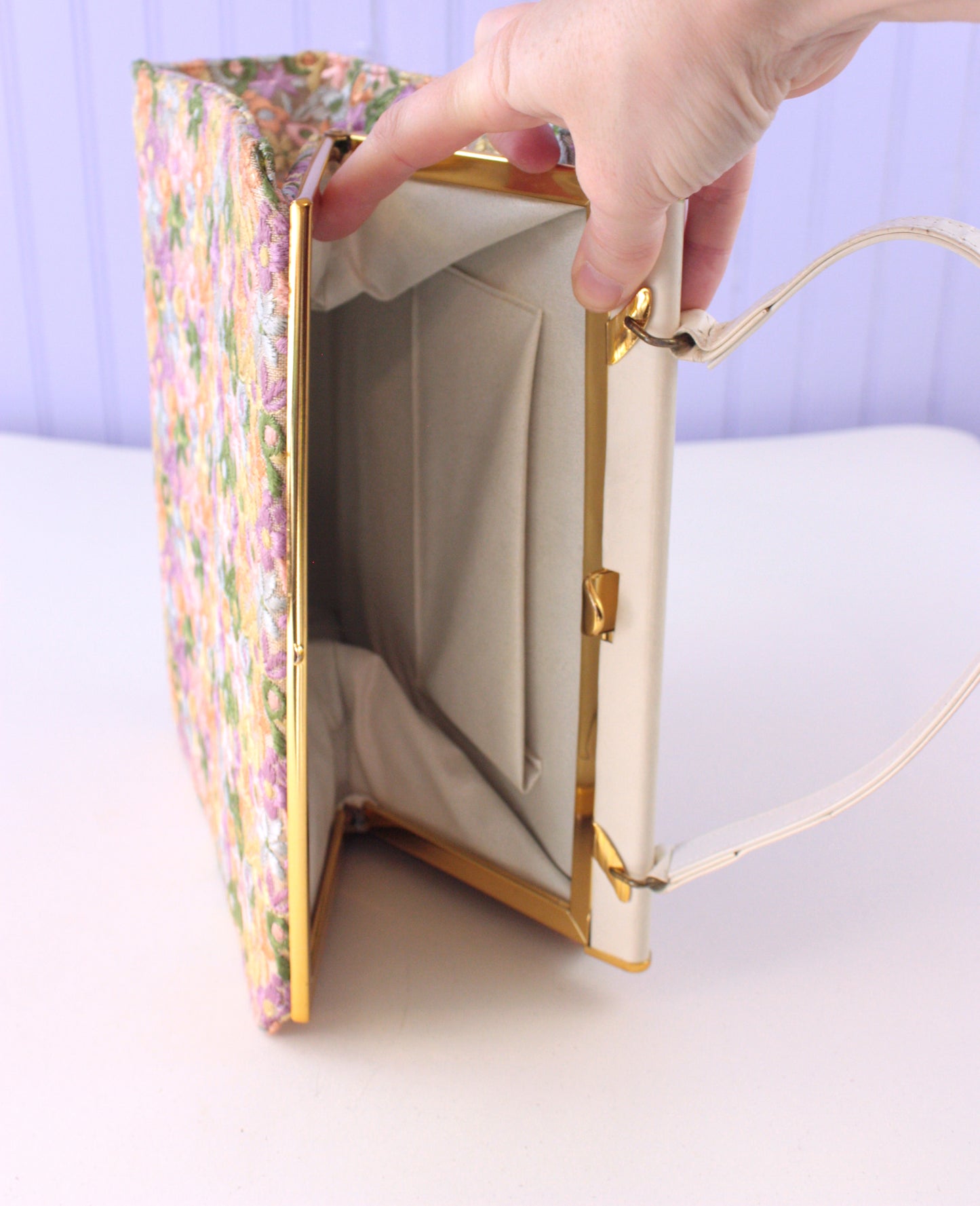 Vintage Floral Embroidered Handbag