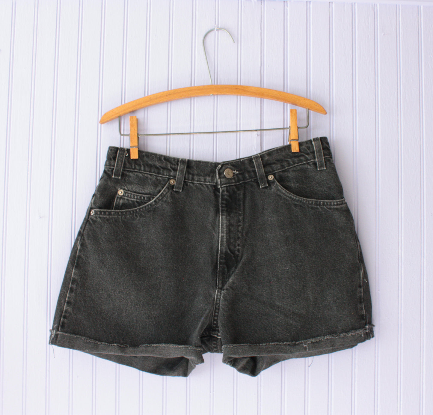 High Waist Black Levi's Shorts Size 4 (small)
