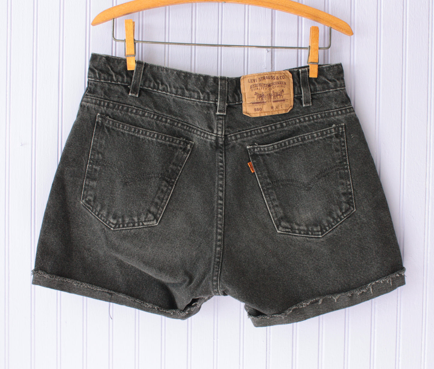 High Waist Black Levi's Shorts Size 4 (small)