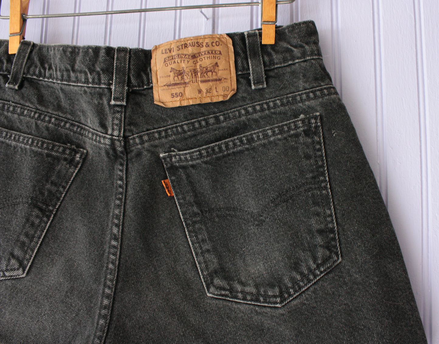 High Waist Black Levi's Shorts Size 4 (small)