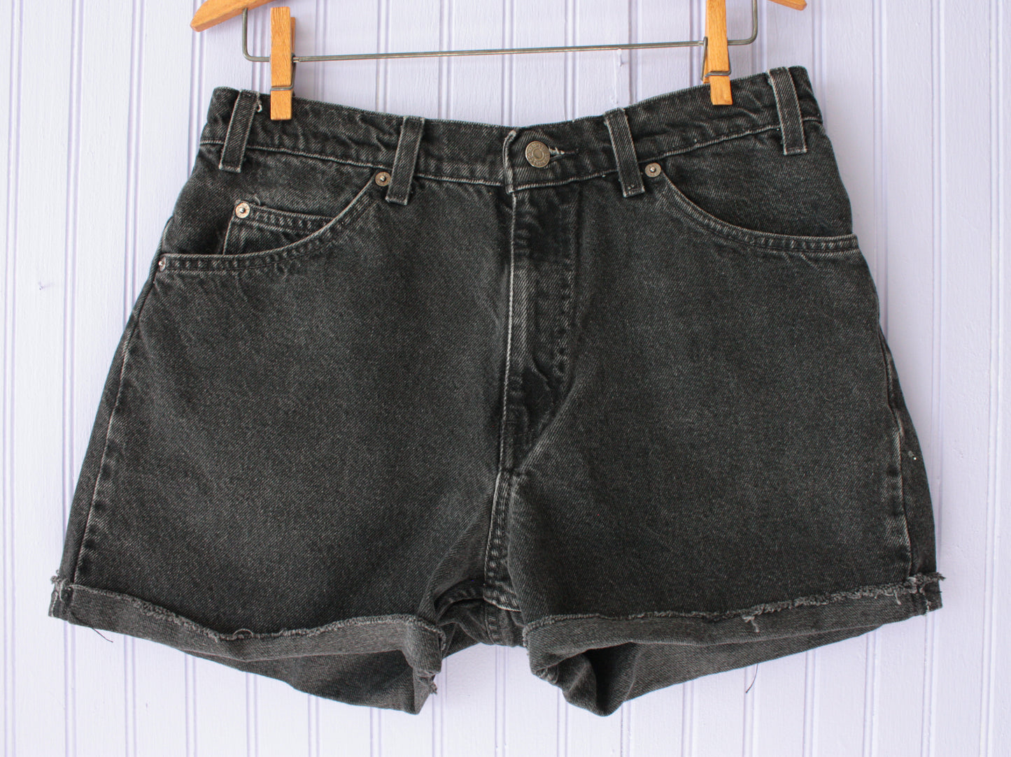 High Waist Black Levi's Shorts Size 4 (small)
